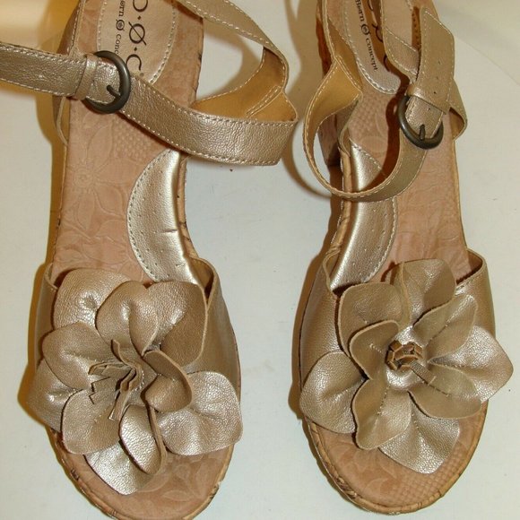 BORN O CONCEPT BOC WOMENS GOLD SANDALS 9M / 40.5 - Picture 1 of 10